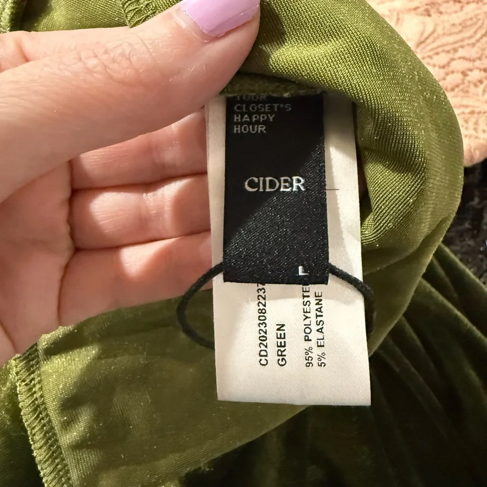 Cider Hunter Green Velvet Wide-Leg Jumpsuit – Size Large - Picture 4 of 8